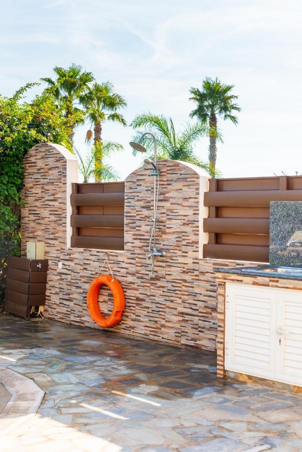 Sea Front Oceanus H2 By Ezoria Villas Ajía Nápa Kültér fotó