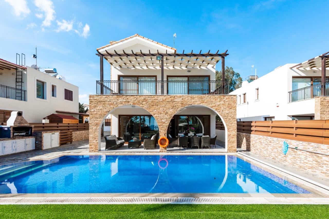 Sea Front Oceanus H2 By Ezoria Villas Ajía Nápa Kültér fotó