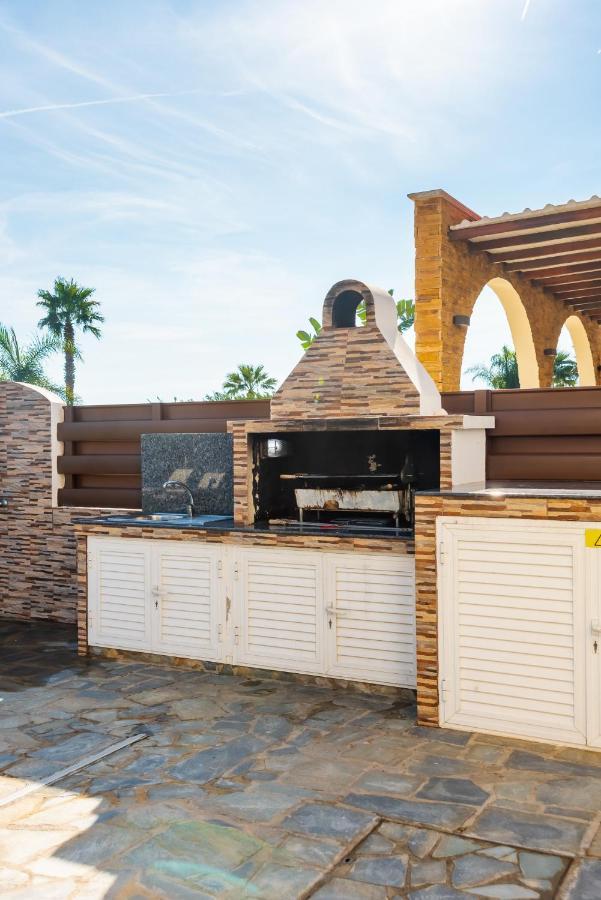 Sea Front Oceanus H2 By Ezoria Villas Ajía Nápa Kültér fotó