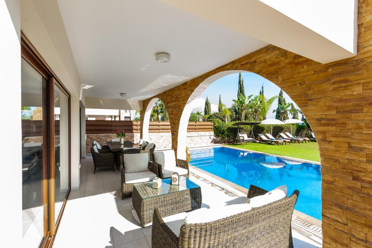 Sea Front Oceanus H2 By Ezoria Villas Ajía Nápa Kültér fotó