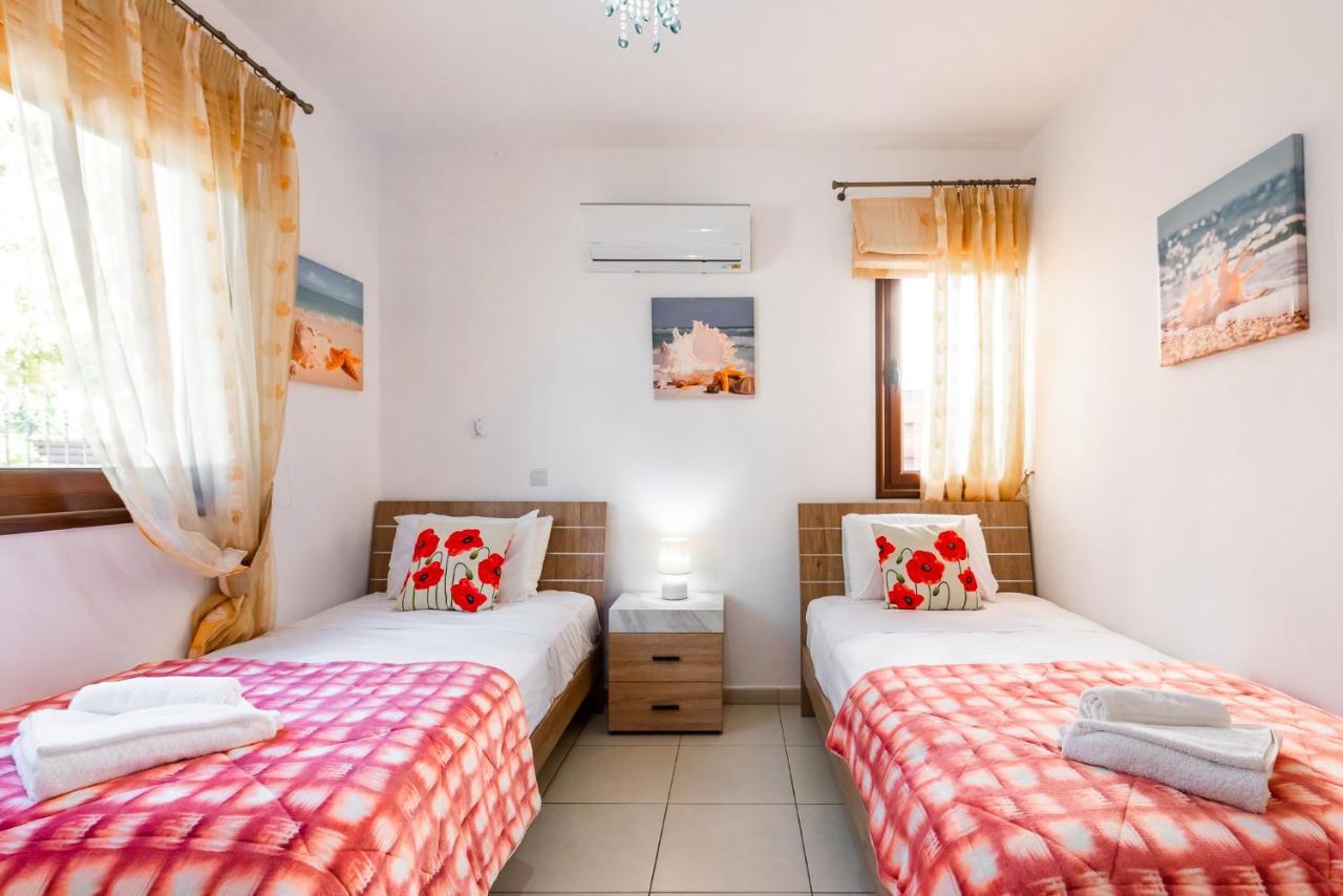 Sea Front Oceanus H2 By Ezoria Villas Ajía Nápa Kültér fotó