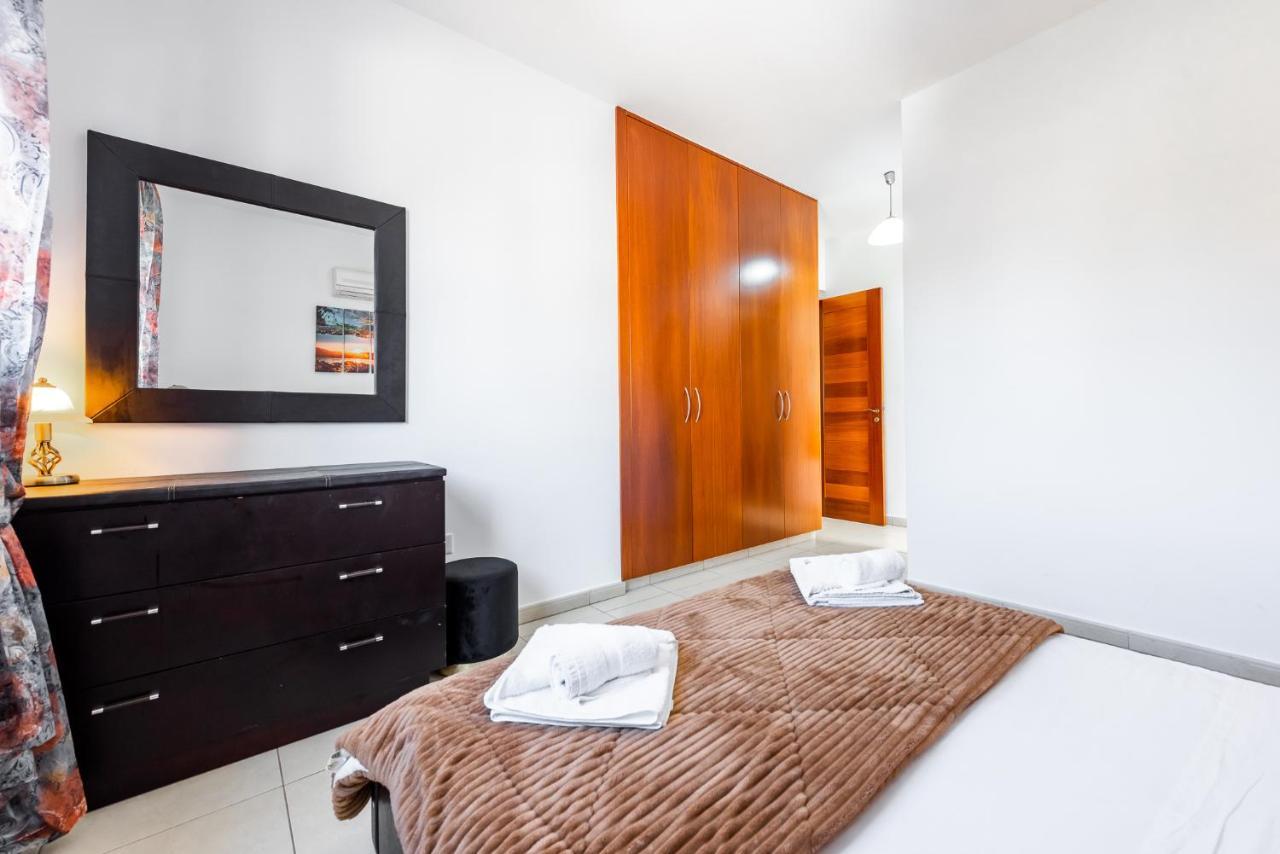 Sea Front Oceanus H2 By Ezoria Villas Ajía Nápa Kültér fotó