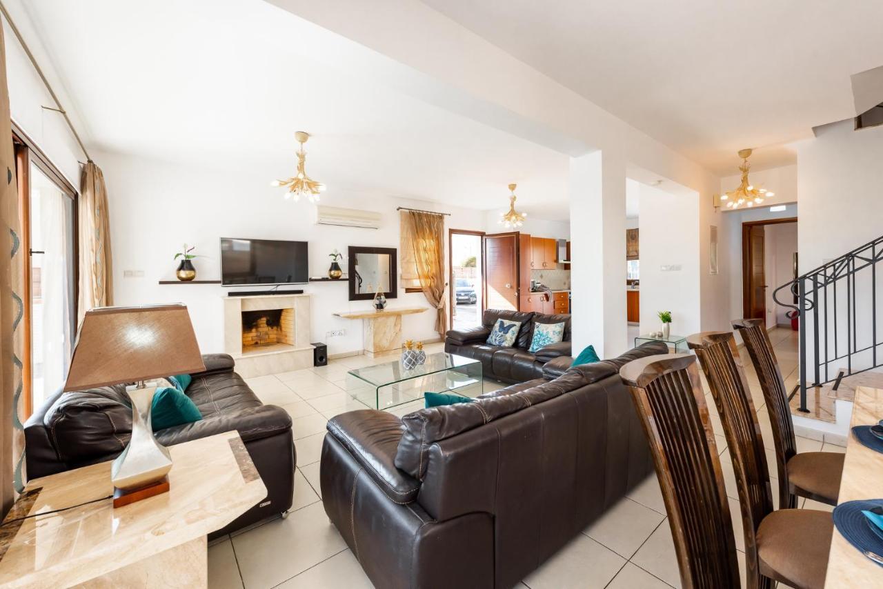 Sea Front Oceanus H2 By Ezoria Villas Ajía Nápa Kültér fotó