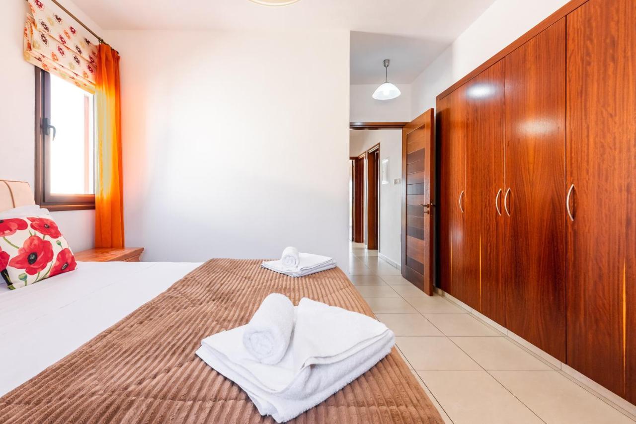 Sea Front Oceanus H2 By Ezoria Villas Ajía Nápa Kültér fotó