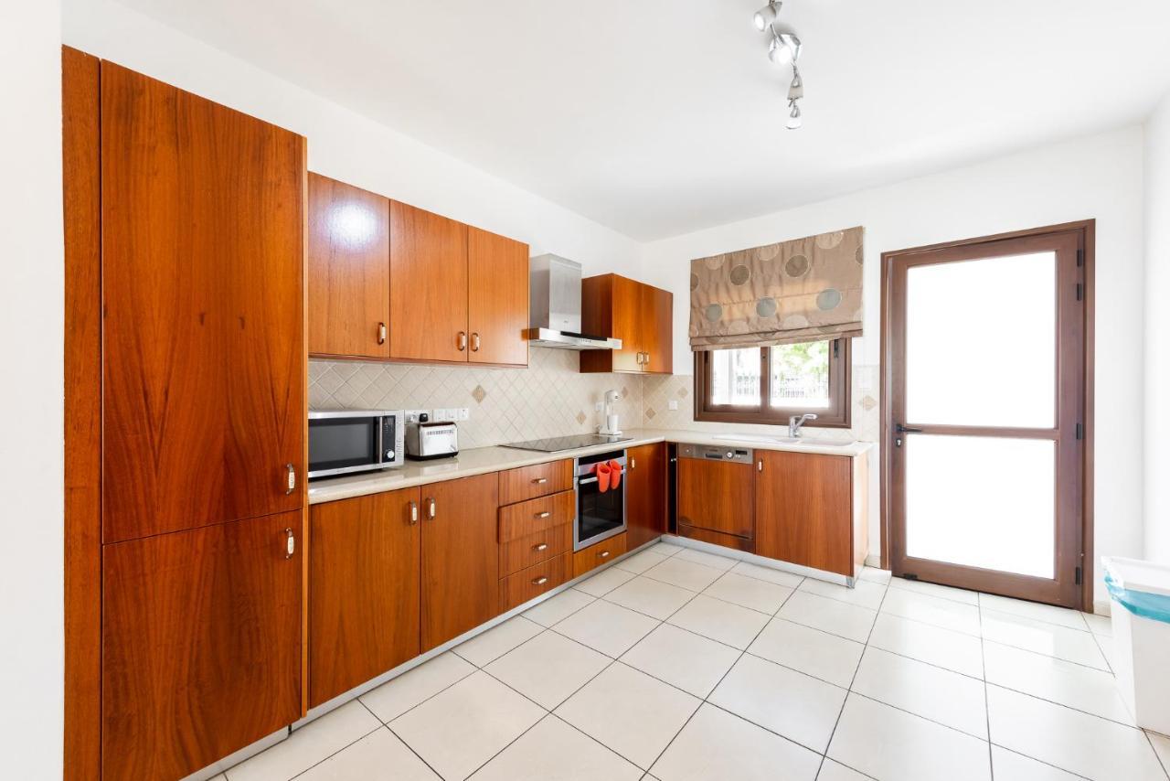 Sea Front Oceanus H2 By Ezoria Villas Ajía Nápa Kültér fotó