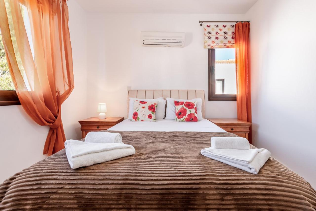 Sea Front Oceanus H2 By Ezoria Villas Ajía Nápa Kültér fotó