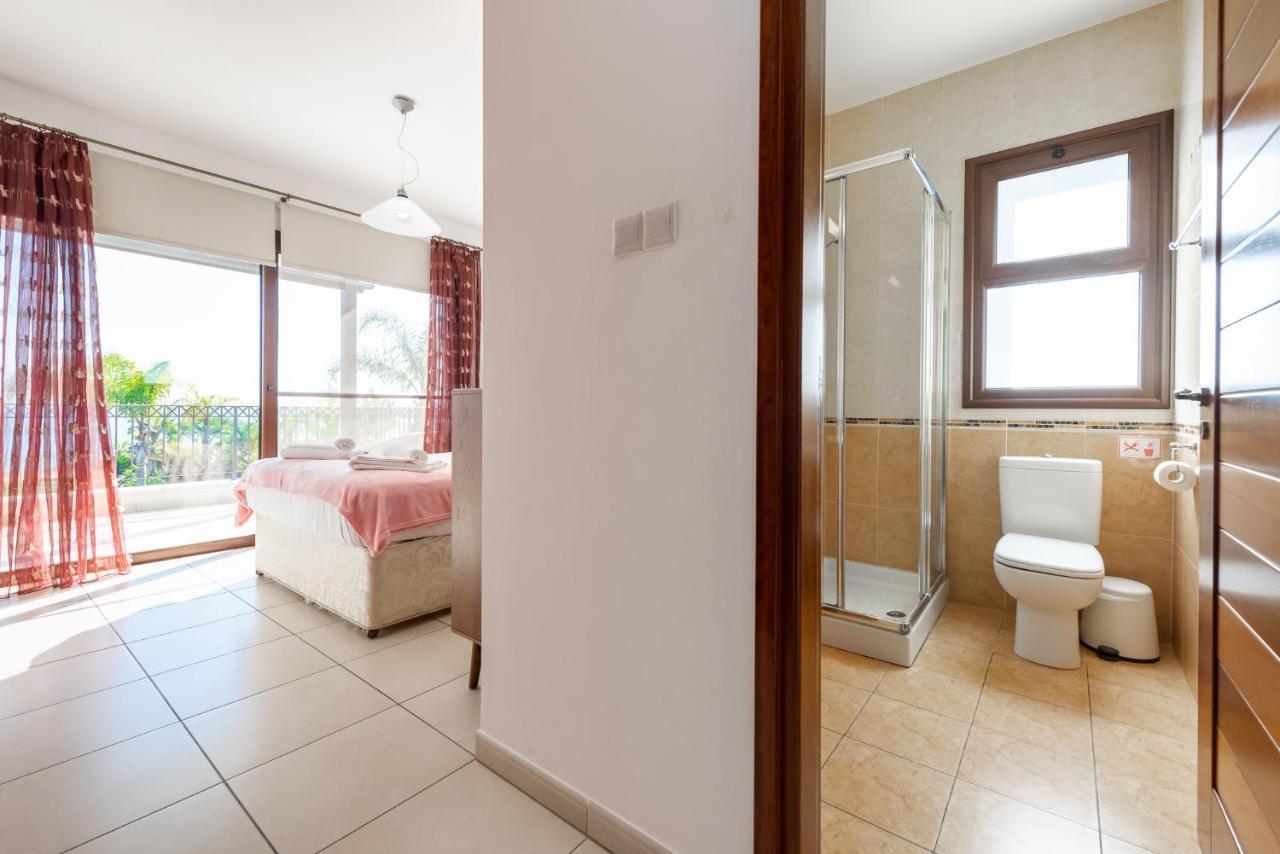 Sea Front Oceanus H2 By Ezoria Villas Ajía Nápa Kültér fotó
